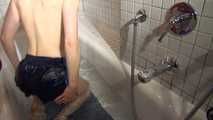 watch Sonja taking a bath enjoying her nylon Shorts