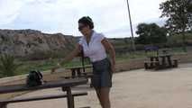 016185 Eve Pees In The Picnic Area