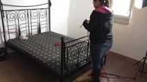 Jasmin in "estate agents" 2