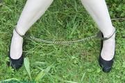 Hinged handcuffs