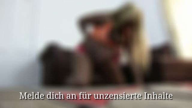 Stroking to Giant Aunty's feet