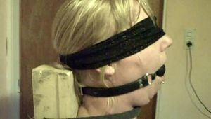 Knieend gefesselt 3/3