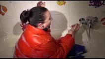 Jill ties and gagges herself in a bath tub for having an extraordinary experience wearing a sexy lightblue rainpants and an orange down jacket (Video)