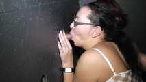Spermakuss am Glory Hole