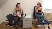 Amy und Bella - Kitzelquiz Teil 3 von 5