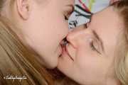 Dana & Mischel - Mishel hogtaped auf dem Bett von Dana 02