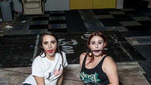 Capri vs Zara in Barefoot and Jeans