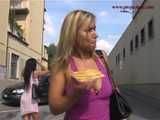 016133 Eve Takes A Daring Emergency Pee In The Supermarket Drain