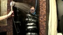 Gina Russel - Müllsack und Dusche (Video)