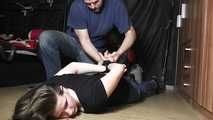 Michelle im hogtie mit tape gefesselt und gekitzelt
