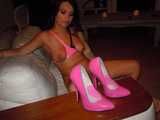 Großer Dildo, Latex und extreme High Heels