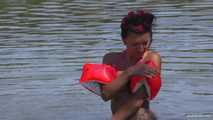 176 Jessy with arm floats