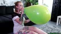 Blow2Pop blue TT14 in a yellow U16 (double balloon)