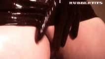 Gummilady im Dildo-Rausch!