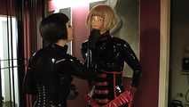 Latex Sissy wird gefickt
