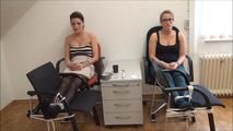 Amy und Bella - Kitzelquiz Teil 3 von 5