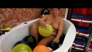 Nacktes Ballonbad...  
