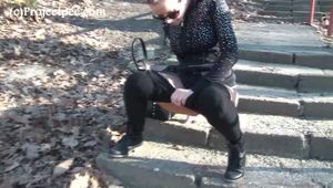 152003 Vanessa Pees On The Steps In The Park