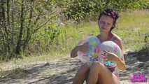 208 Jessy topless with beach balls