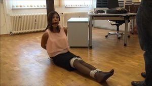 Paulette - Kitzeliger Überfall Teil 3 von 6