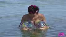 208 Jessy topless with beach balls
