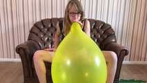 Blow2Pop yellow U16 while rub on pussy and play with tits