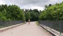 Public Dresscode auf der Brücke