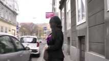 068050  Ling Pees From A Doorway