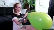 Blow2Pop blue TT14 in a yellow U16 (double balloon)