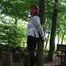 Soraya mit Tüchern an den Baum gefesselt BILDER