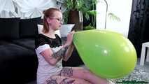 Blow2Pop blue TT14 in a yellow U16 (double balloon)