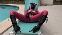 Gummiepuppes Dildospiele am Pool