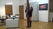 Michelle -  überfallen im Büro Teil 1 von 7 