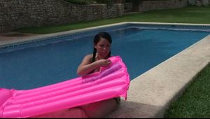 Nadja Nice and the pink thing