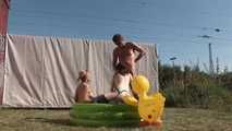 Publik Sauereien im Pool
