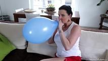 Double-Blow2Pop - blue and red balloon