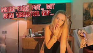 Meine enge Fotze mit dem Vibrator gefickt