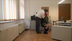 Wunschvideo Zora - Überfall im Büro Teil 2 von 6
