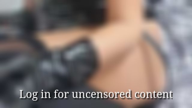 Extrem pervers Muschispreizer angelegt und anal verwöhnt