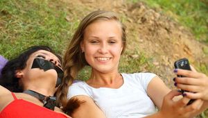 Dana & La Pulya - Hitchhiker's peril. (BTS)