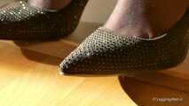 Black pumps