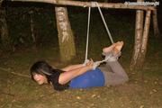Nadine - Im Wald alleine