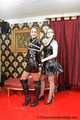 Miss Scarlett wird von Lady Nadja verschnürt und streng geknebelt