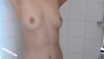 Teen Christin´s privates XXX Tape - Duschen und Orgasmus