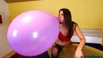 Blow2pop purple U16 while sitting on a yellow GL700