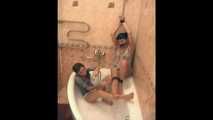 Ole Lykoile & Rozanka - Feuchter Bondage-Spaß in der Dusche (video)