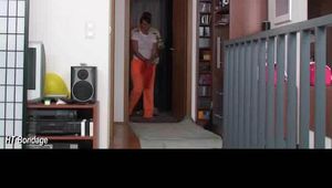 Irina gefesselt mit Schals Teil 1 - DVD (58)