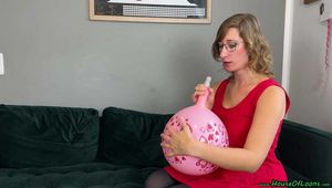 Blow2Pop pink Q24 hearts with mouthpiece