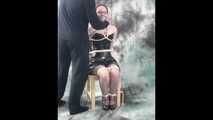Domina in Schwierigkeiten (erstes Knebelvideo)