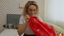 1284 Neues Girl, Karina King